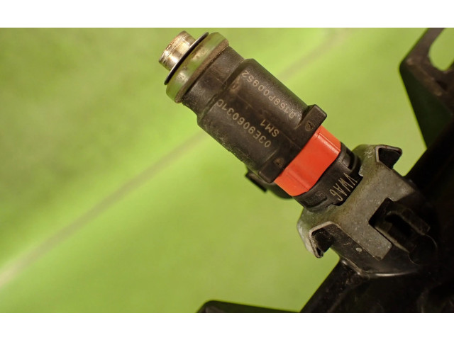 Топливная рампа 03E133320A Skoda Fabia Mk2 (5J)