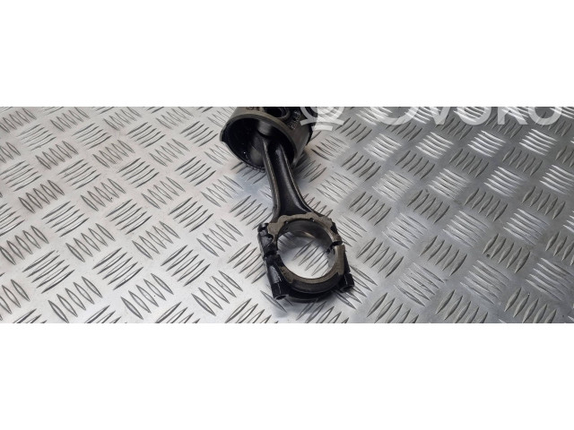 Píst Nissan Primera