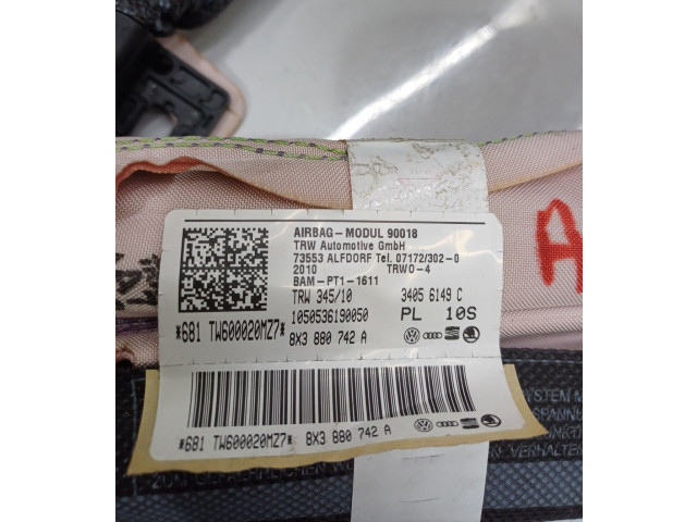 Боковая подушка безопасности 8X3880742A, 1050536190050 Audi A1