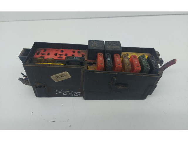 Блок предохранителей Jeep Cherokee XJ