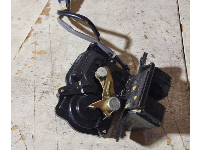 Zámek zadních dveří Toyota Corolla Verso E121 2004