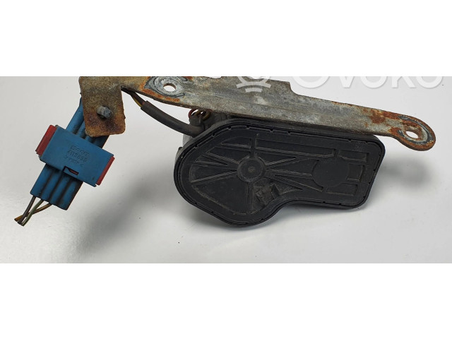 Моторчик стеклоочистителя 4240552 Saab 900