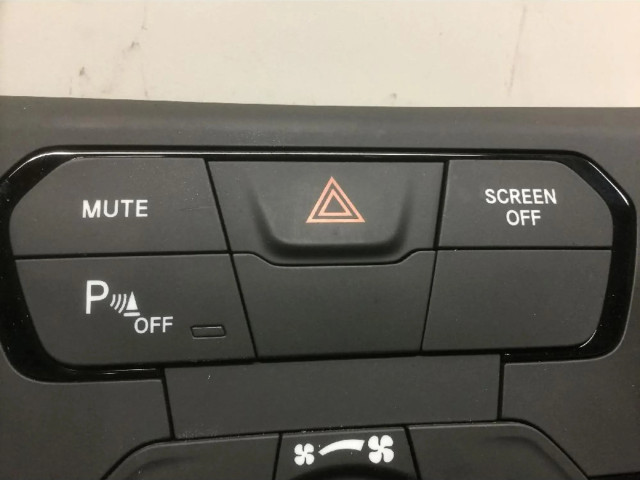 Блок управления климат-контролем    Jeep Renegade