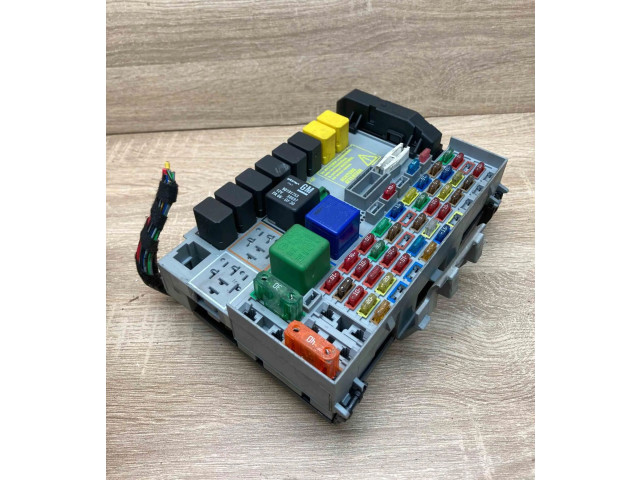 Pojistková skříňka 24412497 Opel Zfira A 1999