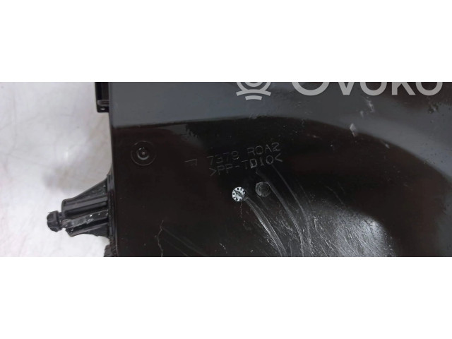 Pojistková skříňka 7379R0A2 Toyota Avensis T270 2012