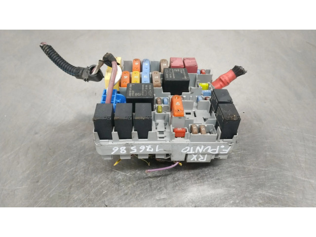 Блок предохранителей 51827977 Fiat Grande Punto