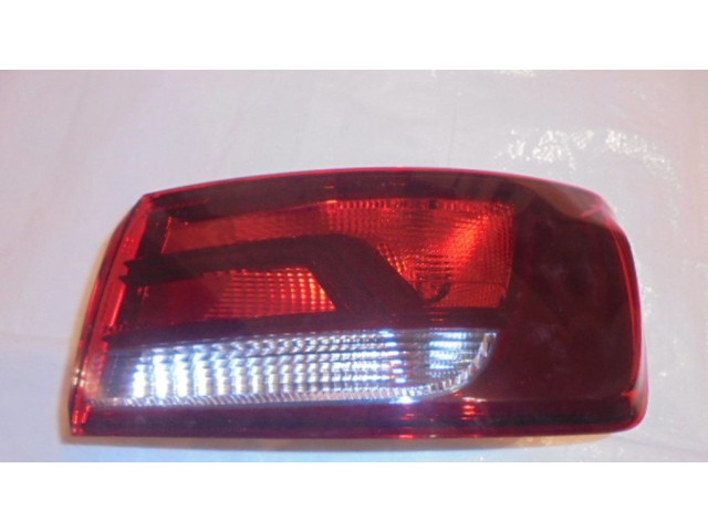 Задний фонарь в кузове