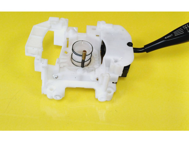 Ручка стеклоочистителей MB863523 Mitsubishi Colt