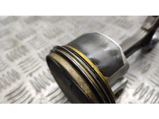 Поршень с шатуном Nissan 370Z для бензинового двигателя 3.7