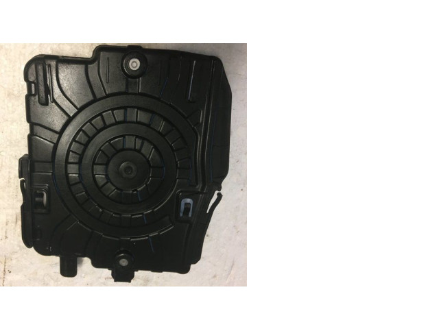 Другая деталь отсека двигателя