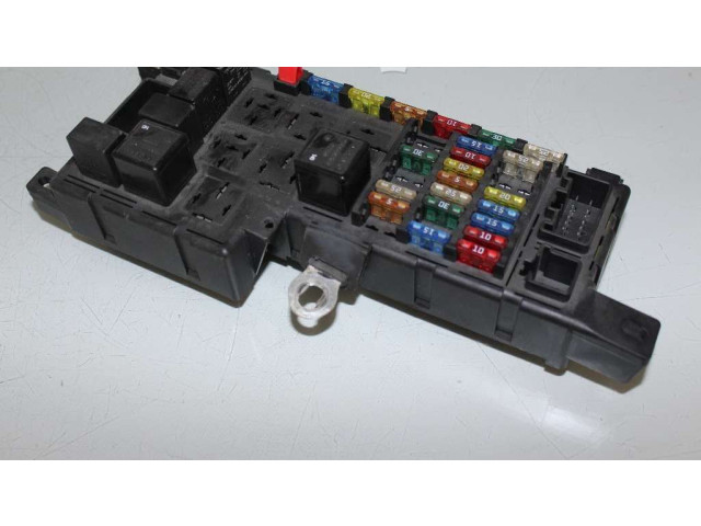 Блок предохранителей    9452993   Volvo V70