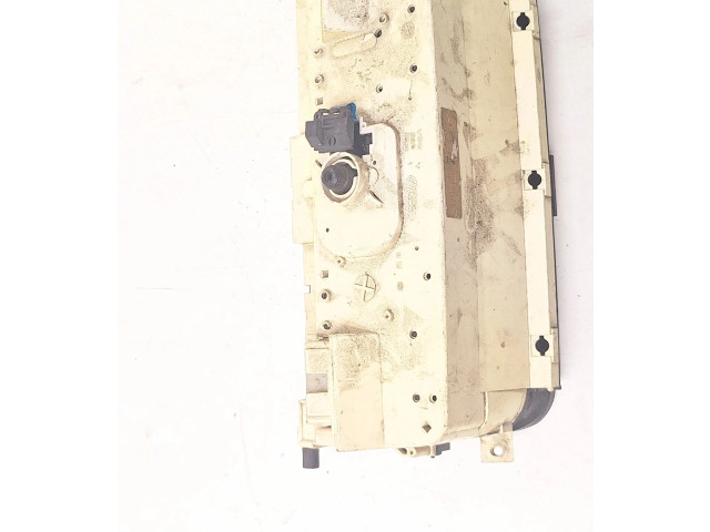 Přístrojová deska Volkswagen PASSAT B3 1990 81117621