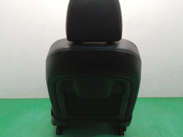 Переднее сиденье водителя