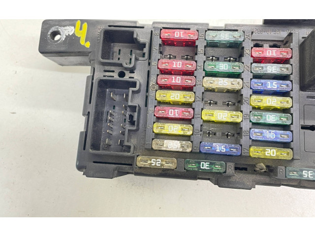 Блок предохранителей 30728008, 518828108   Volvo V70    