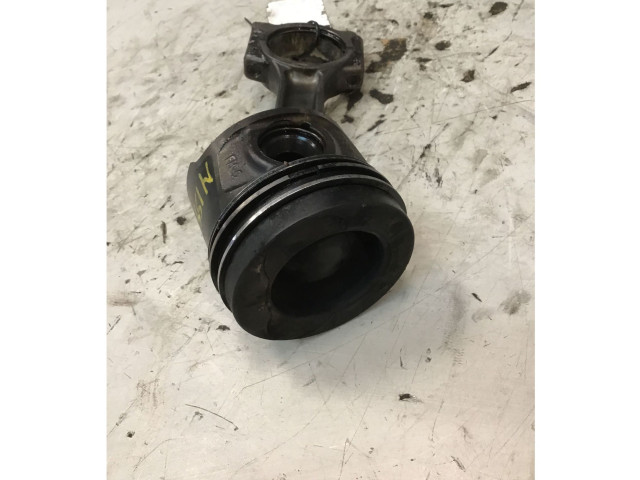 Píst Nissan Juke I F15