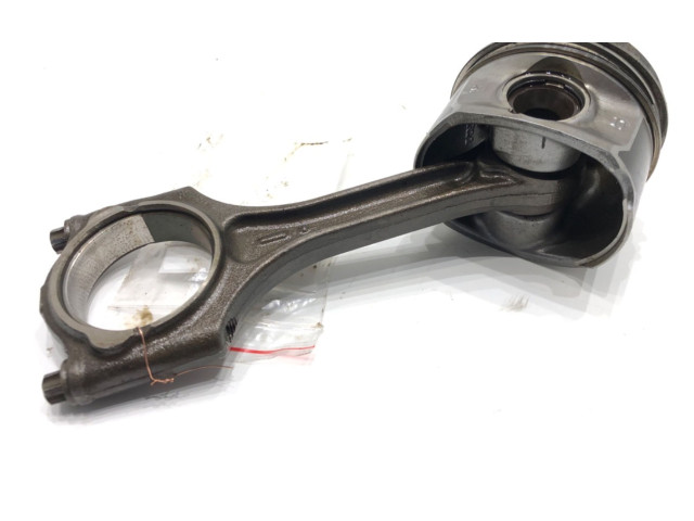 Píst D4204T8 Volvo V40