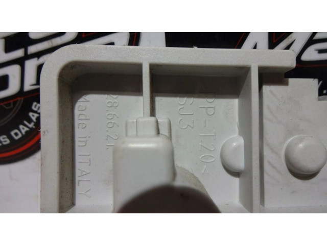 Держатель крышки лампы заднего фонаря