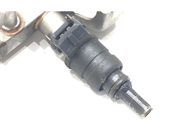 Топливная рампа 06A133317E   Audi A3 S3 8L  