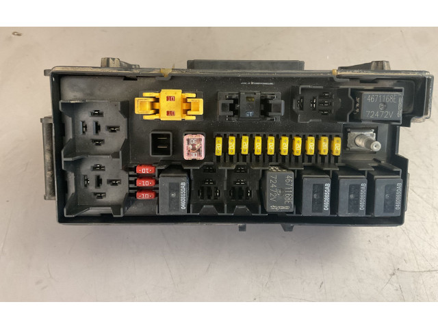 Блок предохранителей 04692114AC, 0001122500 Jeep Commander