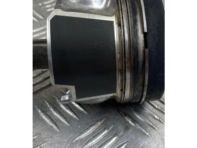  Поршень с шатуном CRLB 02604LA  Audi A3 S3 8V  