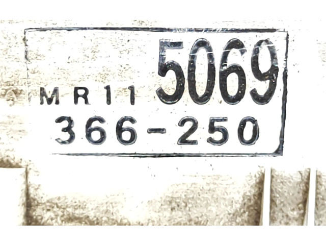 Přístrojová deska Mitsubishi Pajero 1992 MR115069, MR11366250