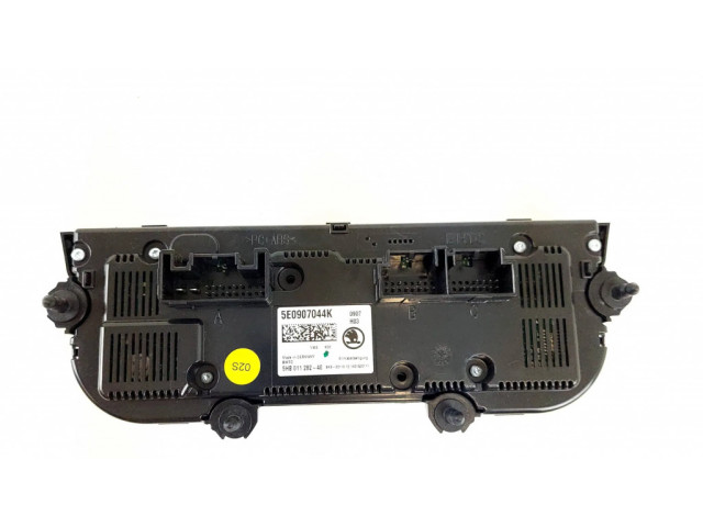 Блок управления климат-контролем 5E0907044K, 5HB01128240   Skoda Octavia Mk3 (5E)