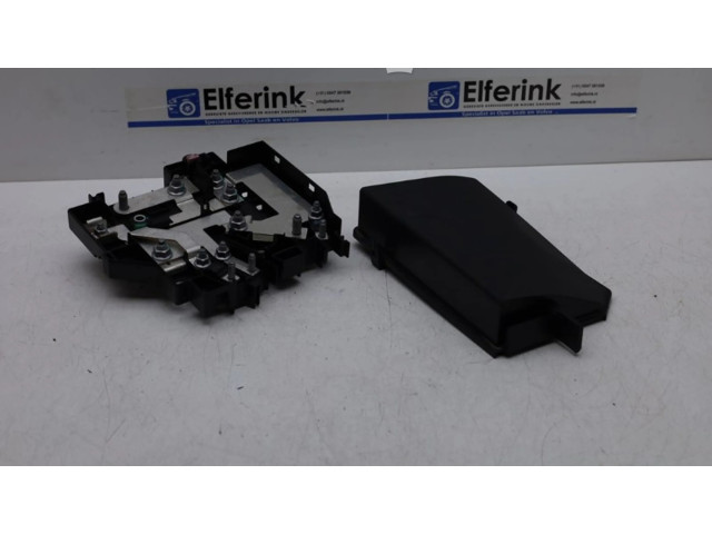 Блок предохранителей 8889877787, 32265898 Lynk & co 01