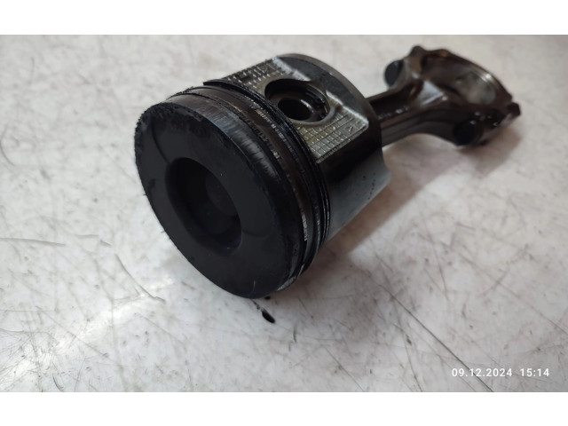 Píst Nissan Navara D22