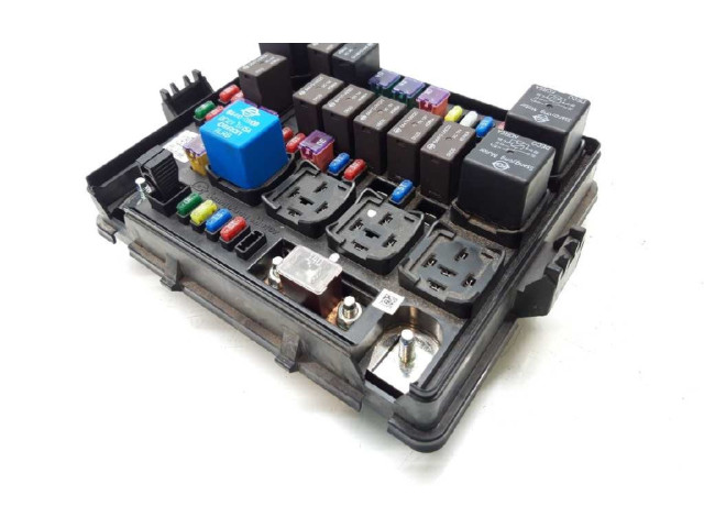 Блок предохранителей 8231008E83, Y290K01 SsangYong Rexton