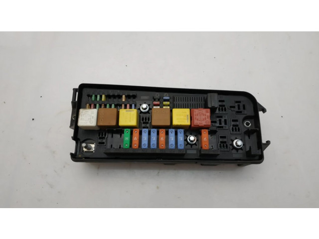 Блок предохранителей 13144710, 13144710UR Opel Vectra C