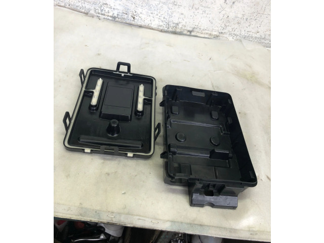 Pojistková skříňka 243806085r Nissan Juke II F16 2023