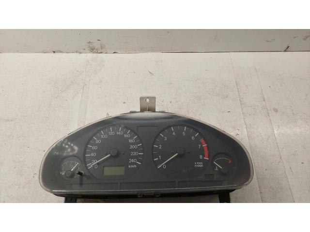 Панель приборов MR308402 Mitsubishi Carisma