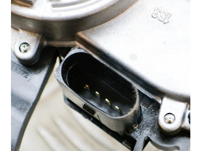 Двигатель стеклоочистителя заднего стекла