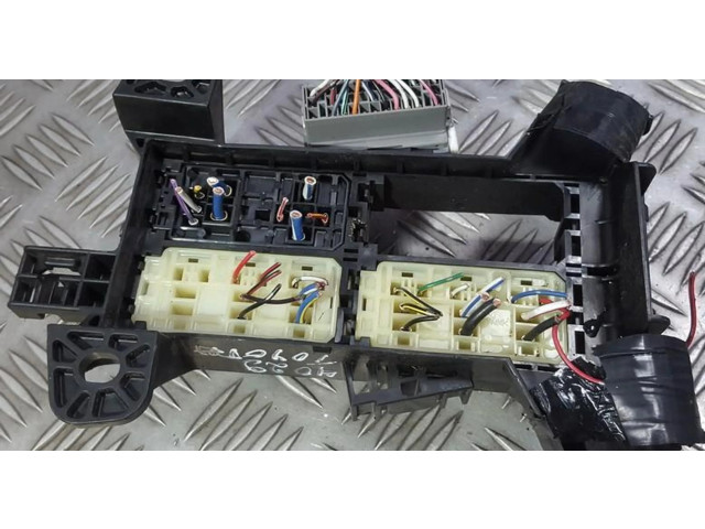 Pojistková skříňka Toyota Hiace (H200) 2008