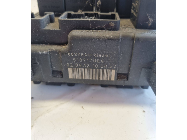 Блок предохранителей 8637841, 518717004 Volvo S60