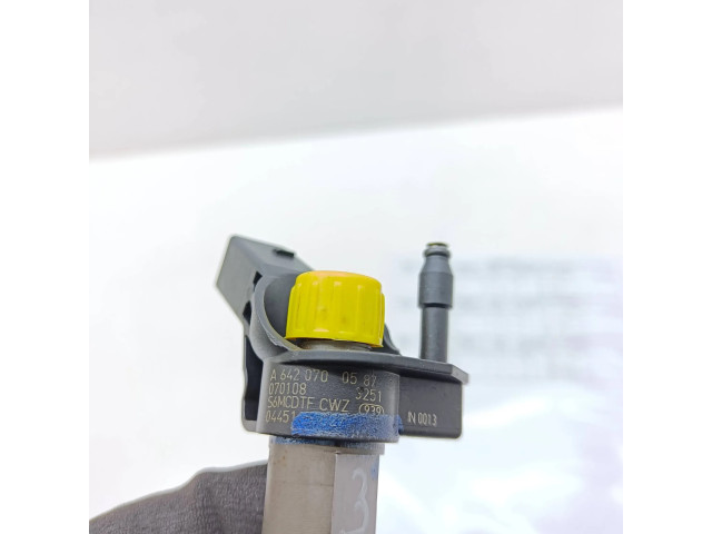 Vstřikovač A6420700587 Mercedes-Benz C W204 pro naftový motor 3.0 642960