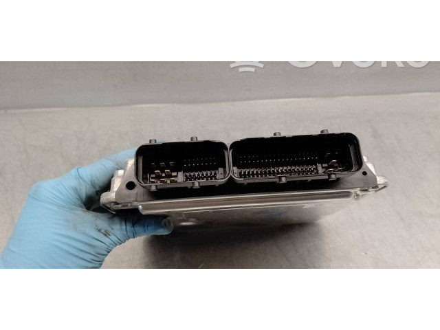 Блок управления двигателя 8966102A90, 0281011733   Toyota Corolla Verso E121