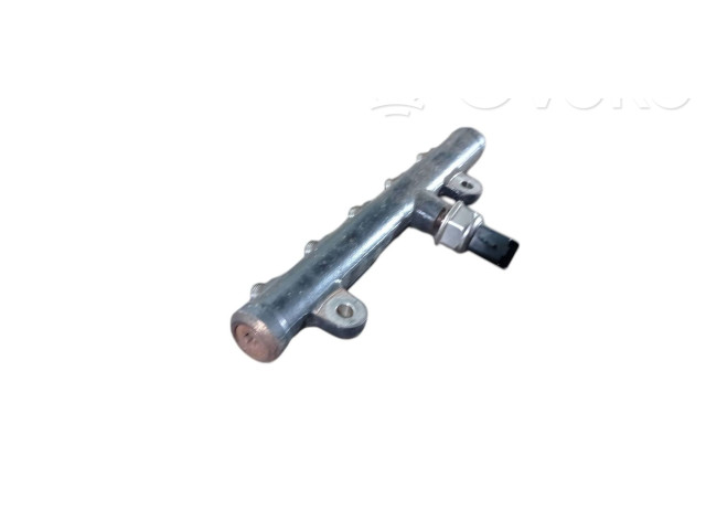 Топливная рампа 9681649580   Volvo C70  