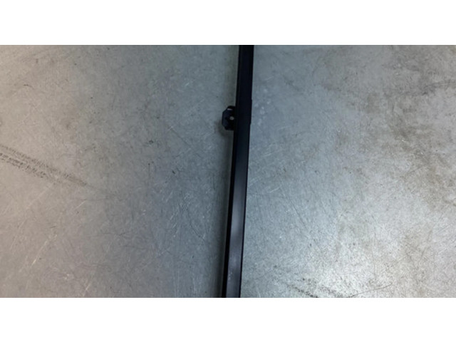 Рейка ветрового стекла задней двери