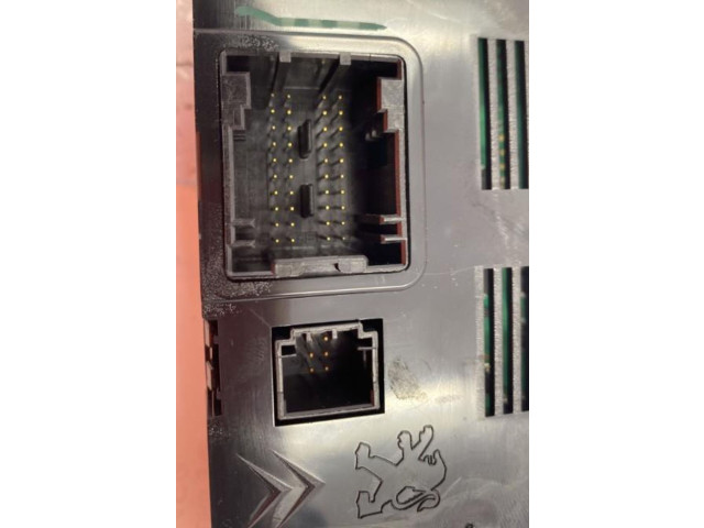 Блок управления климат-контролем 6452Y4   Peugeot 5008