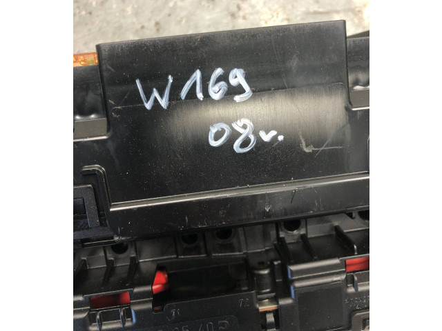Pojistková skříňka 1695450540 Mercedes-Benz W169 2008