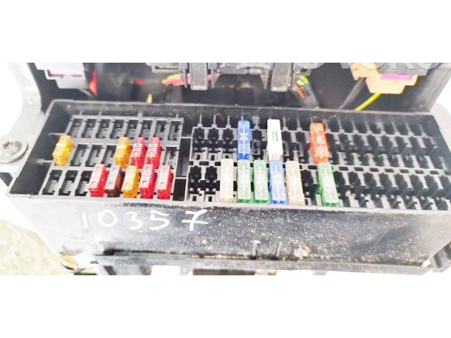 Блок предохранителей Volkswagen Golf Plus