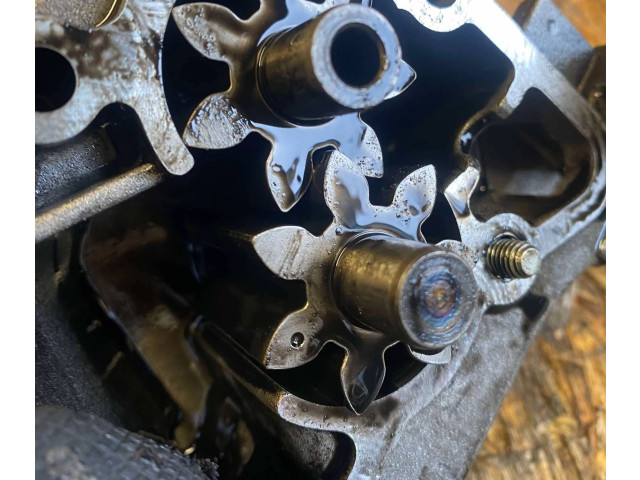 Масляный насос om606 R6061810120 Mercedes-Benz E W124