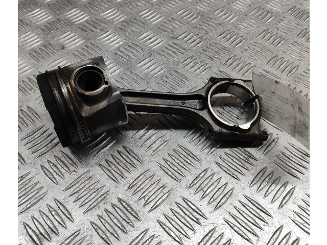  Поршень  31339777, 31401216  Volvo V60  