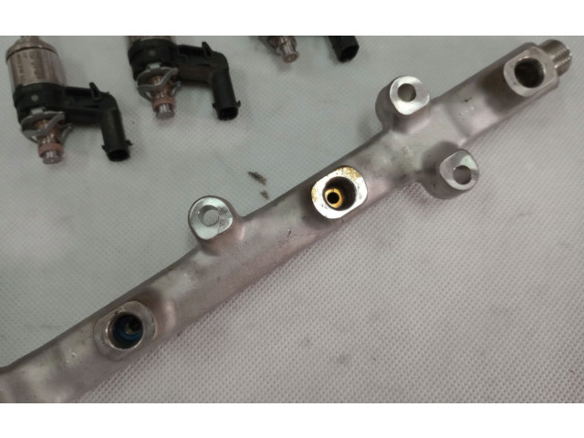 Топливная рампа 04E906036AT, 04C133320G   Skoda Fabia Mk3 (NJ)  