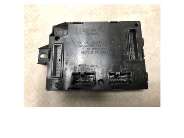 Блок предохранителей  284B15944R, 284B15944R   Renault Twingo III    