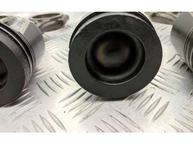  Поршень с шатуном Cxx ckf  Skoda Octavia Mk3 (5E)  