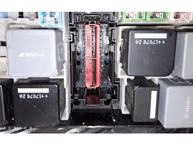 Блок предохранителей AV6T14A067AD   Ford Transit -  Tourneo Connect    