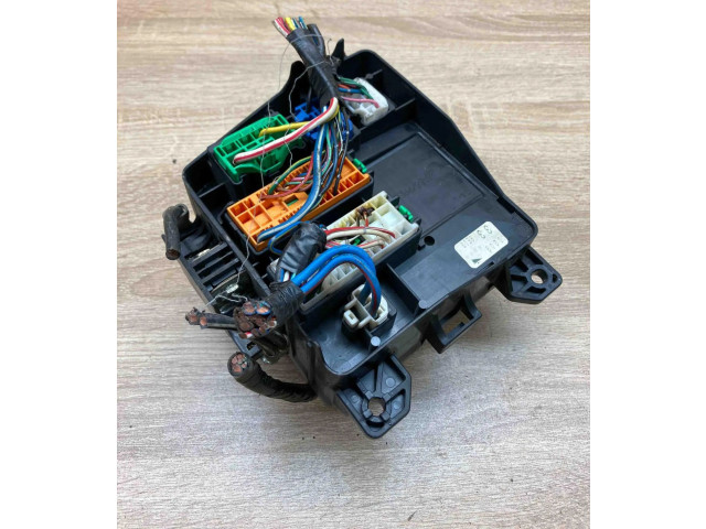 Блок предохранителей 379E08, 339E13 Mazda 323