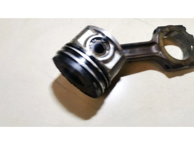 Píst Alfa Romeo 156 pro naftový motor 1.9